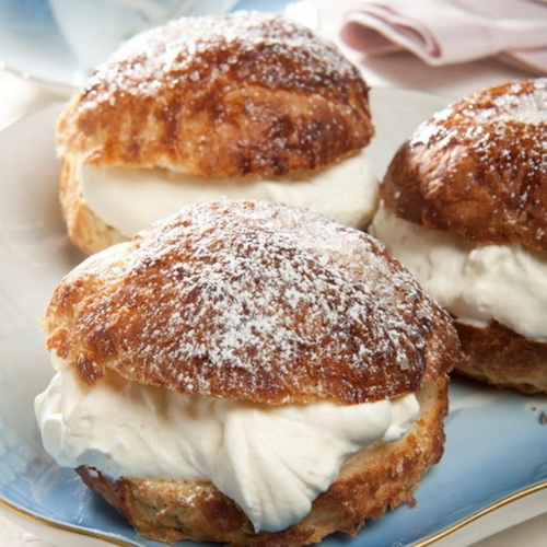 Fastelavnsboller med flødeskum